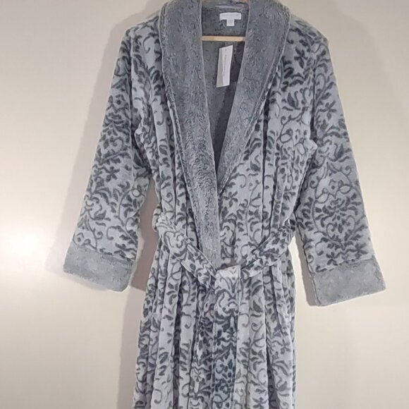NWT Charter Club Super Soft Floral Scroll Plush Robe Gray & Cream Women's XS/S - Picture 6 of 14